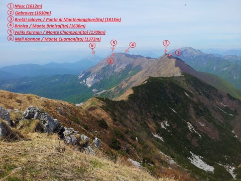 Pogled z vrha Stola (1673m) na najdaljši greben v Julijskih Alpah.