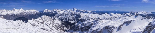 Panorama z vrha Krna (2244m) 27.4.2012