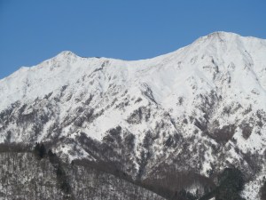Gabrovec v sredini bivak pod Muzcem ter Muzec