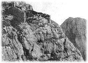 Zasilna bivališča Italijanov, desno vrh Krna