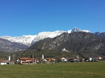 Kobarid v ozadju Krn 07.03.2015